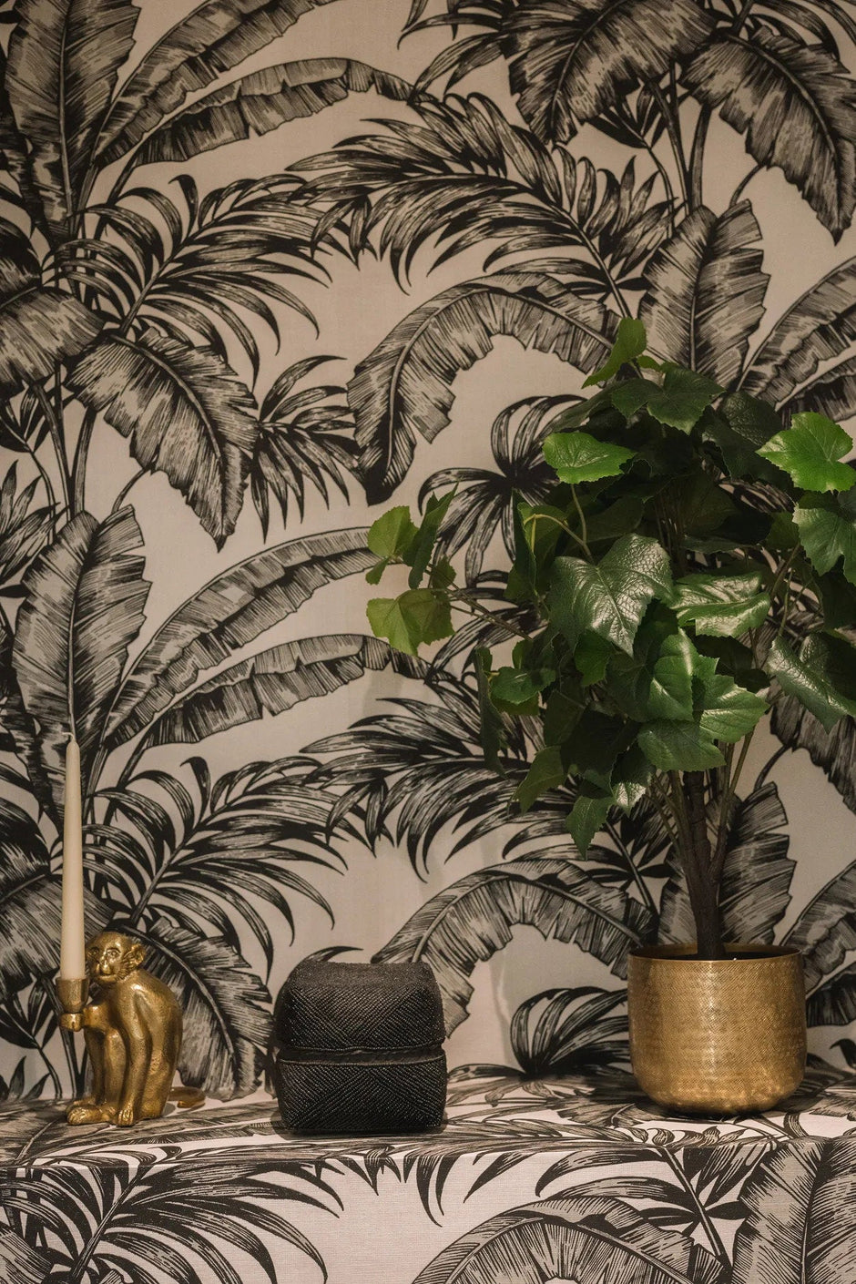 The Beaded Basket - Black - M