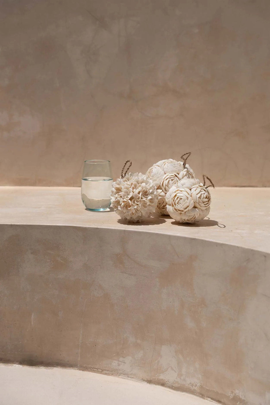 The Rose Shell Ball - White - M