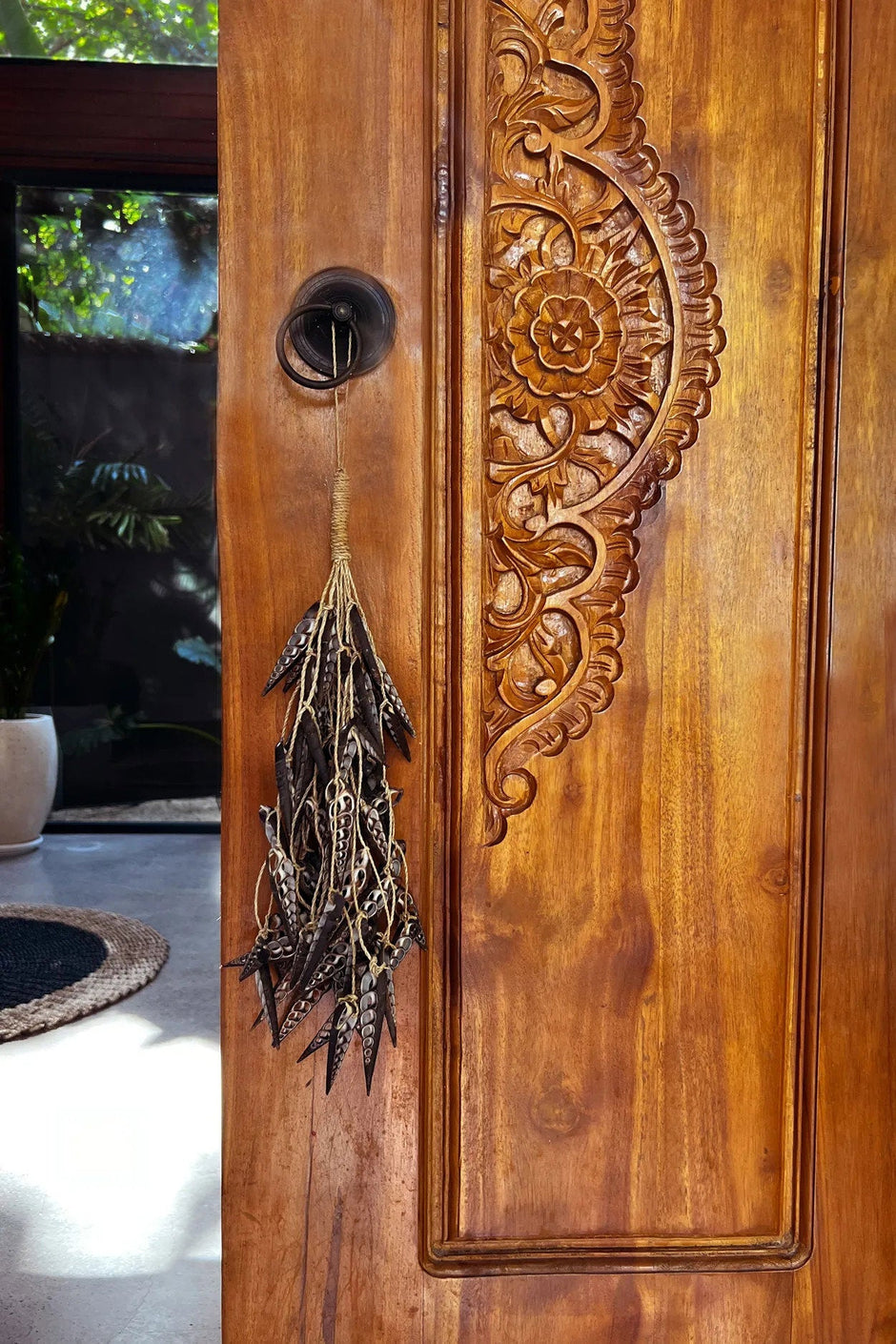 The Unicorn Shell Tassel - Brown