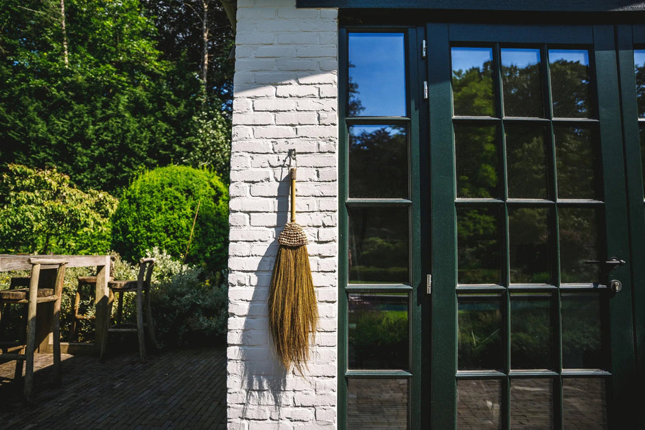 The Raffia Broom - Natural