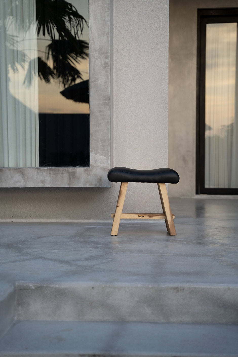 The Suar Stool with Leather - Natural Black